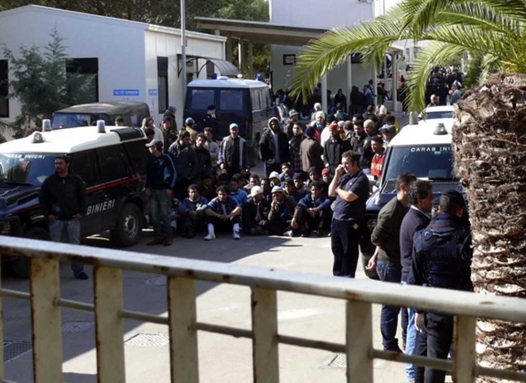 Πάνω από 100 πρόσφυγες νεκροί από το ακυβέρνητο πλοίο