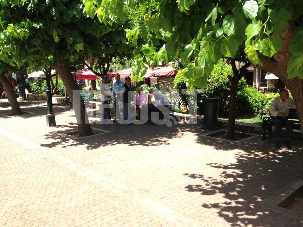 Καζάνι που βράζει η πλατεία Αμερικής – Διχασμένοι οι κάτοικοι για τη δράση της Χρυσής Αυγής