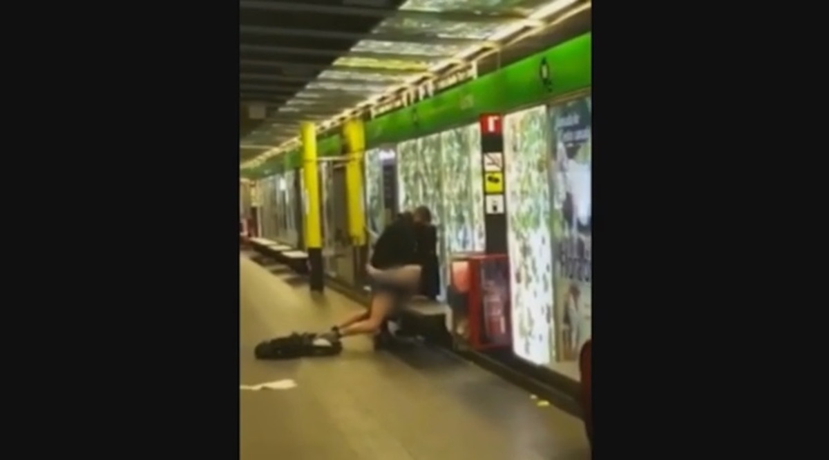 Ασυγκράτητοι! Κάνουν σεξ σε σταθμό του μετρό μπροστά στους επιβάτες! ΒΙΝΤΕΟ