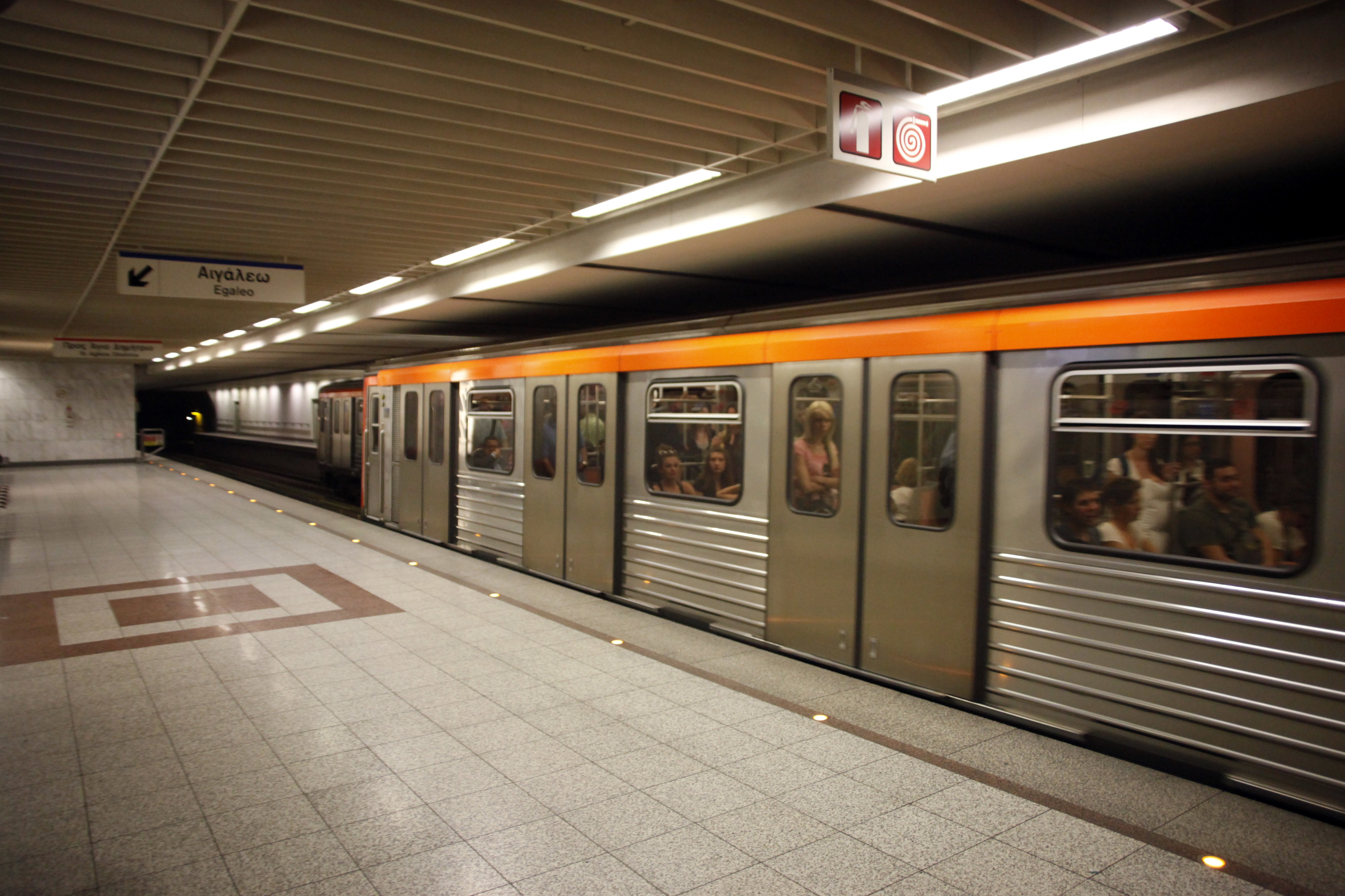 Ανά 6 λεπτά τα δρομολόγια του Μετρό – Ακίνητοι οι συρμοί προς αεροδρόμιο