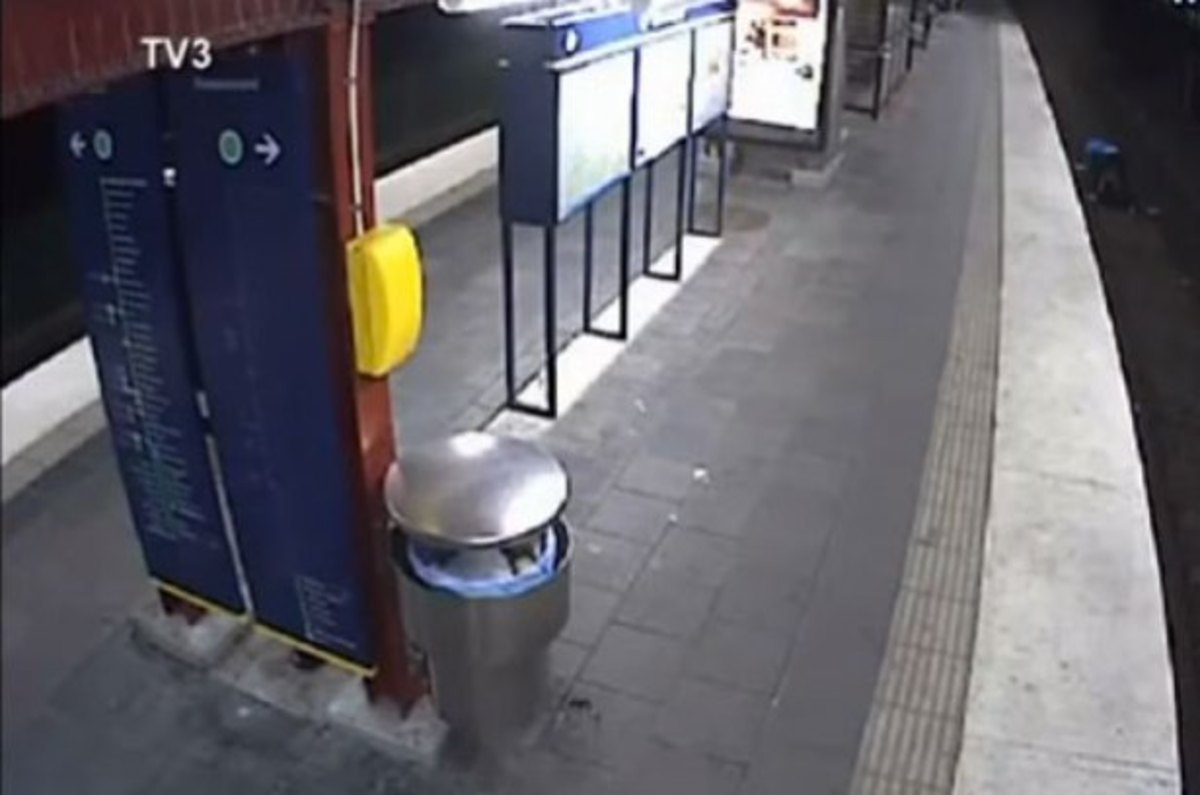 Τον έκλεψε και τον άφησε στις ράγες να τον πατήσει το τρένο! (VIDEO)