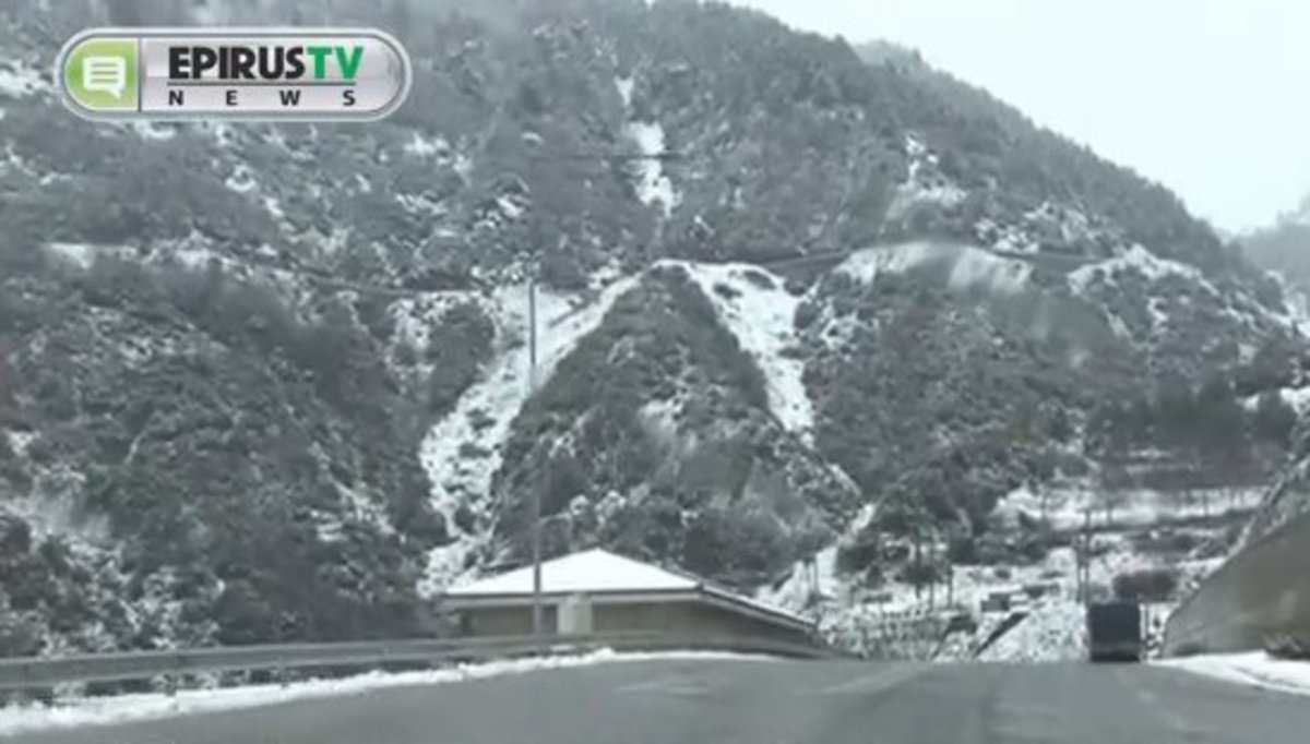 Στα λευκά ντύθηκε το Μέτσοβο (VIDEO)