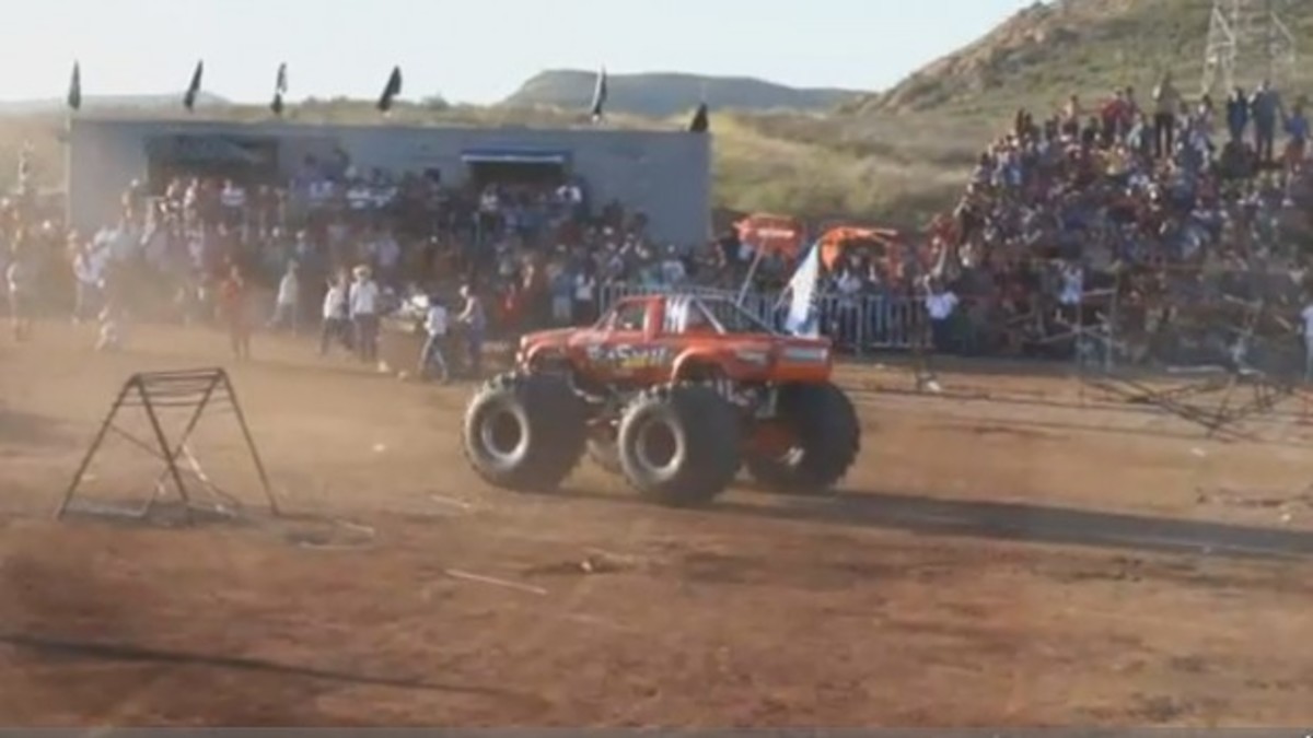 8 νεκροί και δεκάδες τραυματίες σε αγώνα με Monster Truck στο Μεξικό (VIDEO)