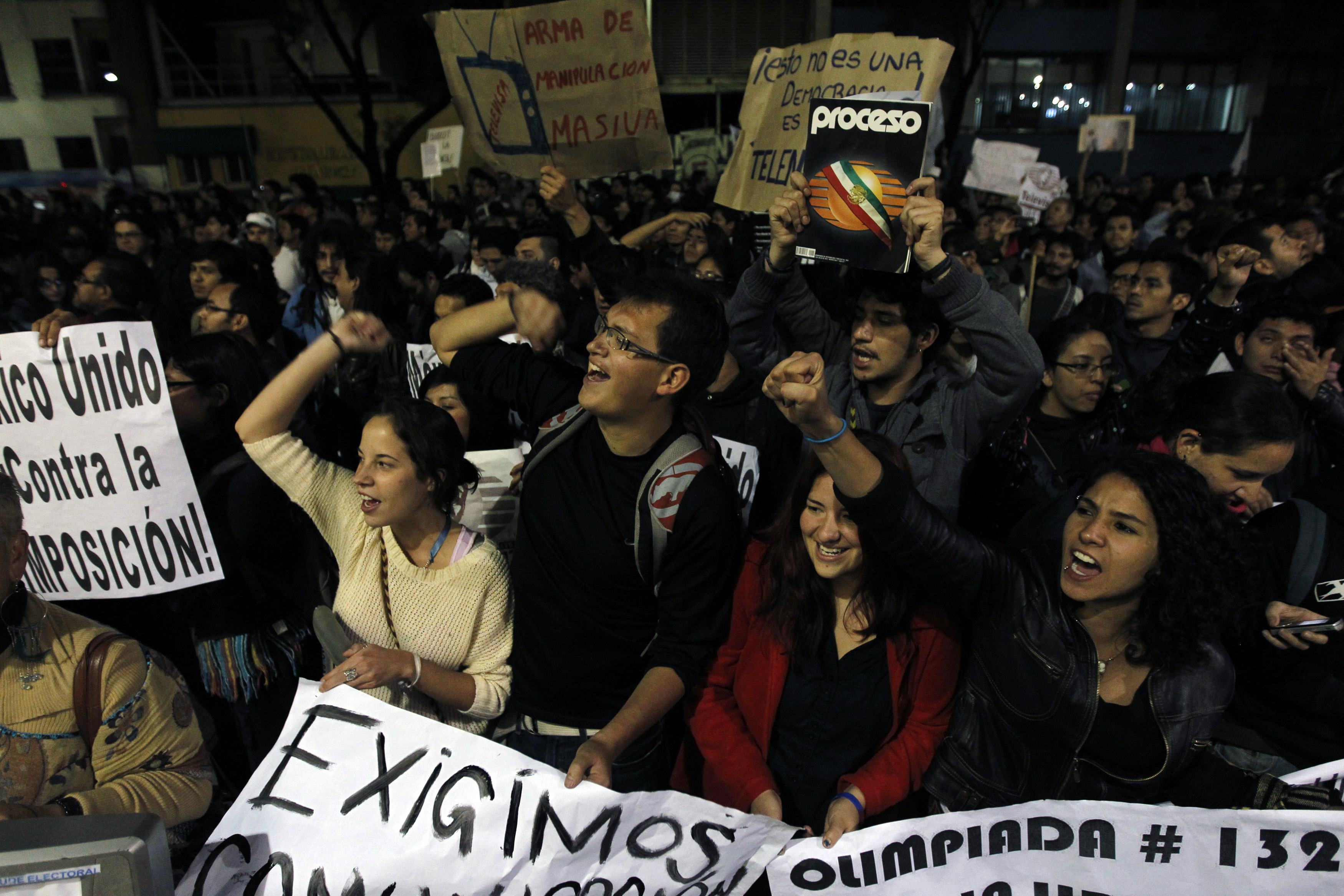 Απέκλεισαν το στούντιο τηλεοπτικού σταθμού! (VIDEO)