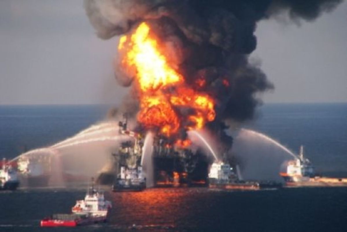Έκρηξη κατέστρεψε μια εξέδρα άντλησης πετρελαίου στον Κόλπο του Μεξικού