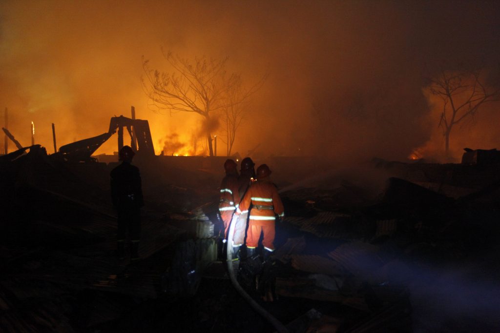 Κόλαση φωτιάς σε εργοστάσιο, εργάτες κάηκαν ζωντανοί