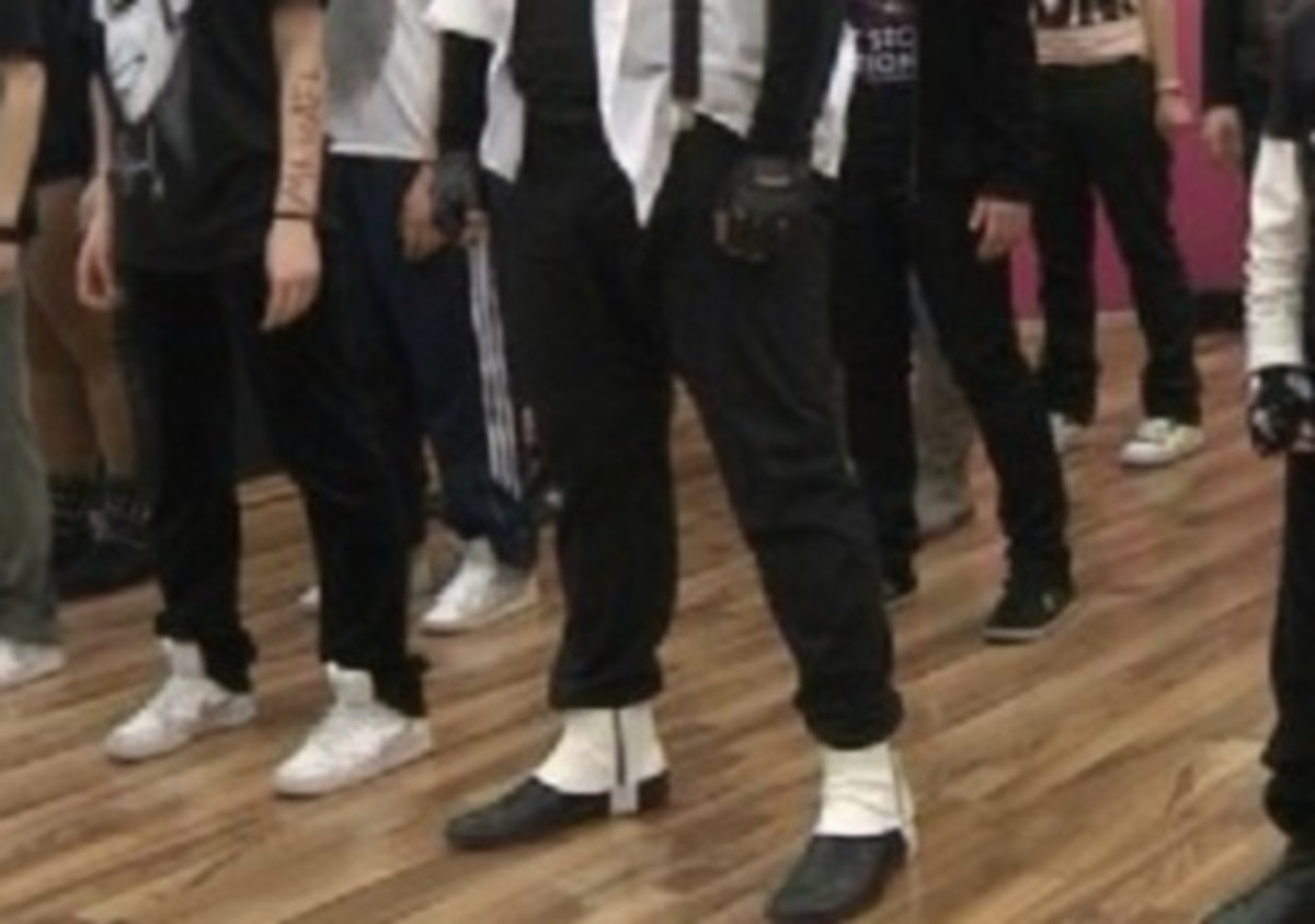 Ποιος Έλληνας παρουσιαστής κάνει πρόβες για να βγει ως Michael Jackson στην εκπομπή του;