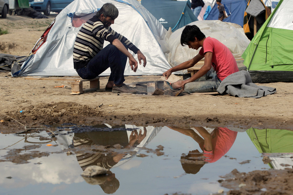 Αντιπρόεδρος της Κομισιόν: Δεν βοηθάμε αρκετά την Ελλάδα στο προσφυγικό