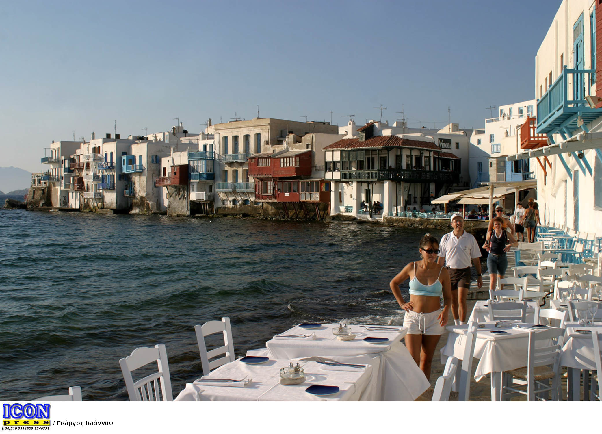 Οι πρώτες 8 κατασχέσεις σπιτιών μεγαλοφειλετών σε Μύκονο-Σαντορίνη