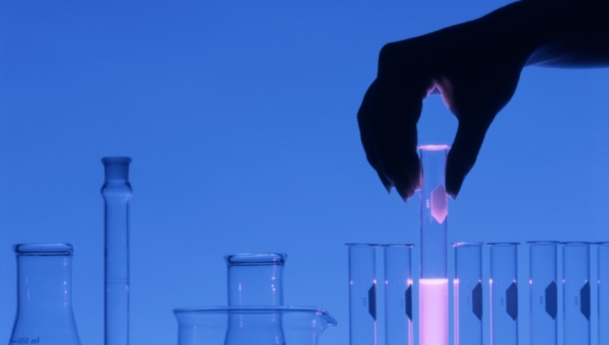 Ποιος πετά 400 εκατ. ευρώ εν μέσω κρίσης;