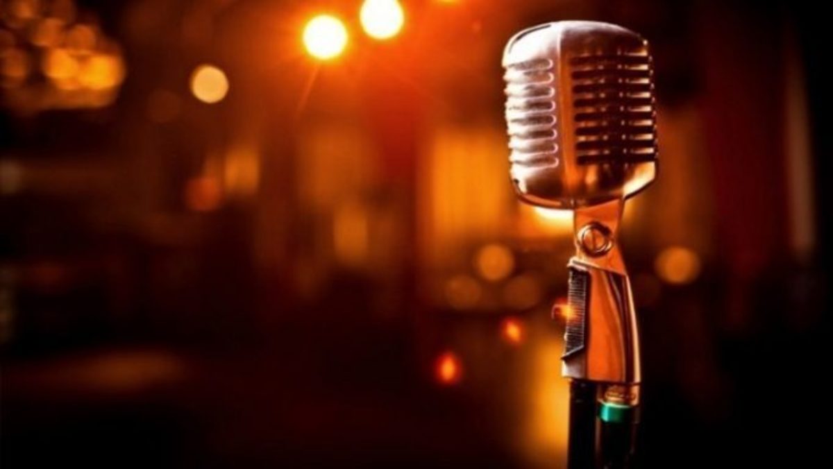 Έλληνας τραγουδιστής διαψεύδει ότι παντρεύτηκε το καλοκαίρι!