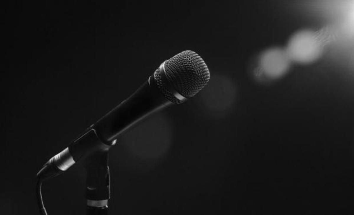 Εσπευσμένα στο νοσοκομείο πασίγνωστος τραγουδιστής!
