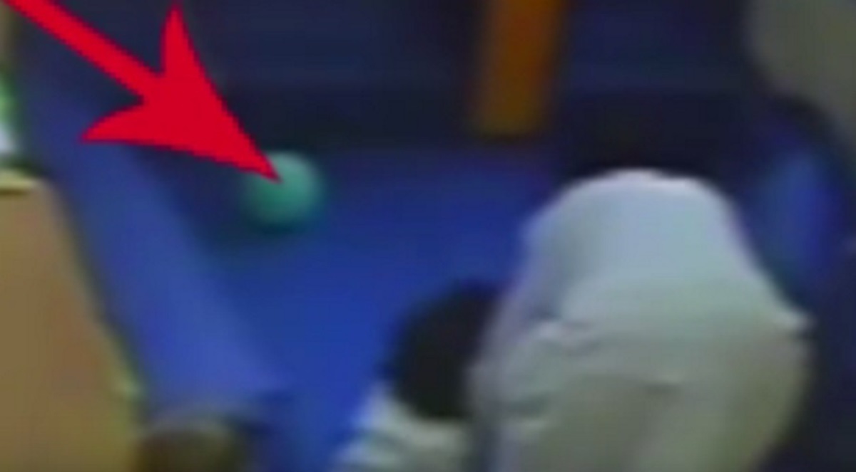 Παιδαγωγοί κακοποιούσαν μωρά παιδιά – Τα πετούσαν στα κρεβάτια τους και τους δάγκωναν τα αυτιά [vid]