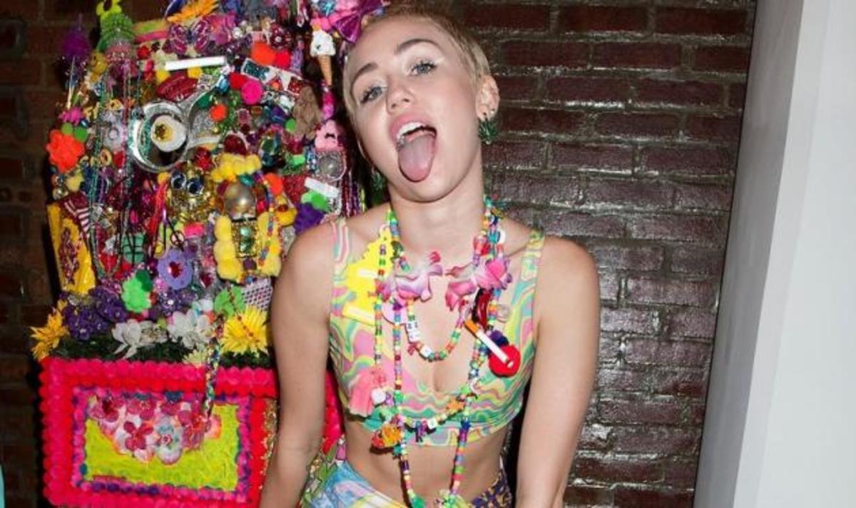 Miley Cyrus: Ολόγυμνη (για μια ακόμη φορά) στο μπάνιο της!