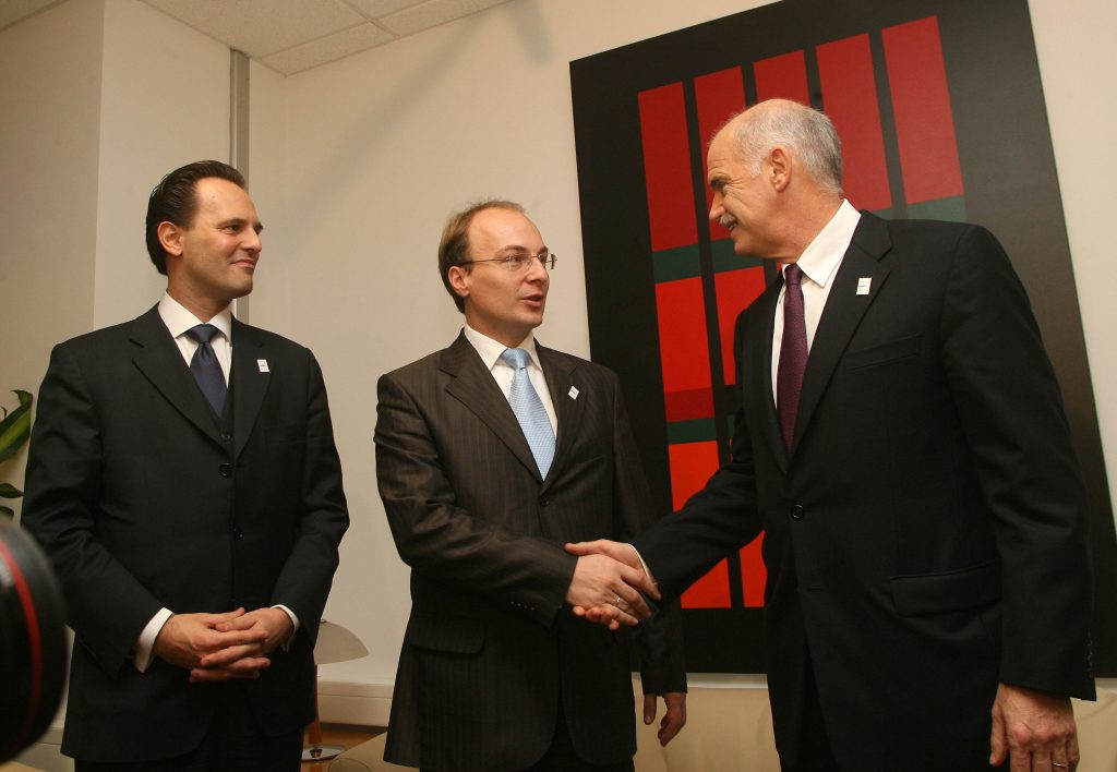Ο πρωθυπουργός με τον υπουργό Εξωτερικών της ΠΓΔΜ και τον Δημήτρη Δρούτσα ΦΩΤΟ EUROKINISSI