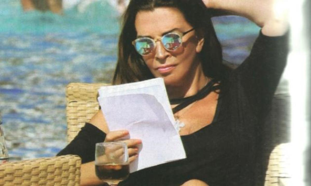 Μιμή Ντενίση: Ποζάρει με μαγιό και … της πάει!