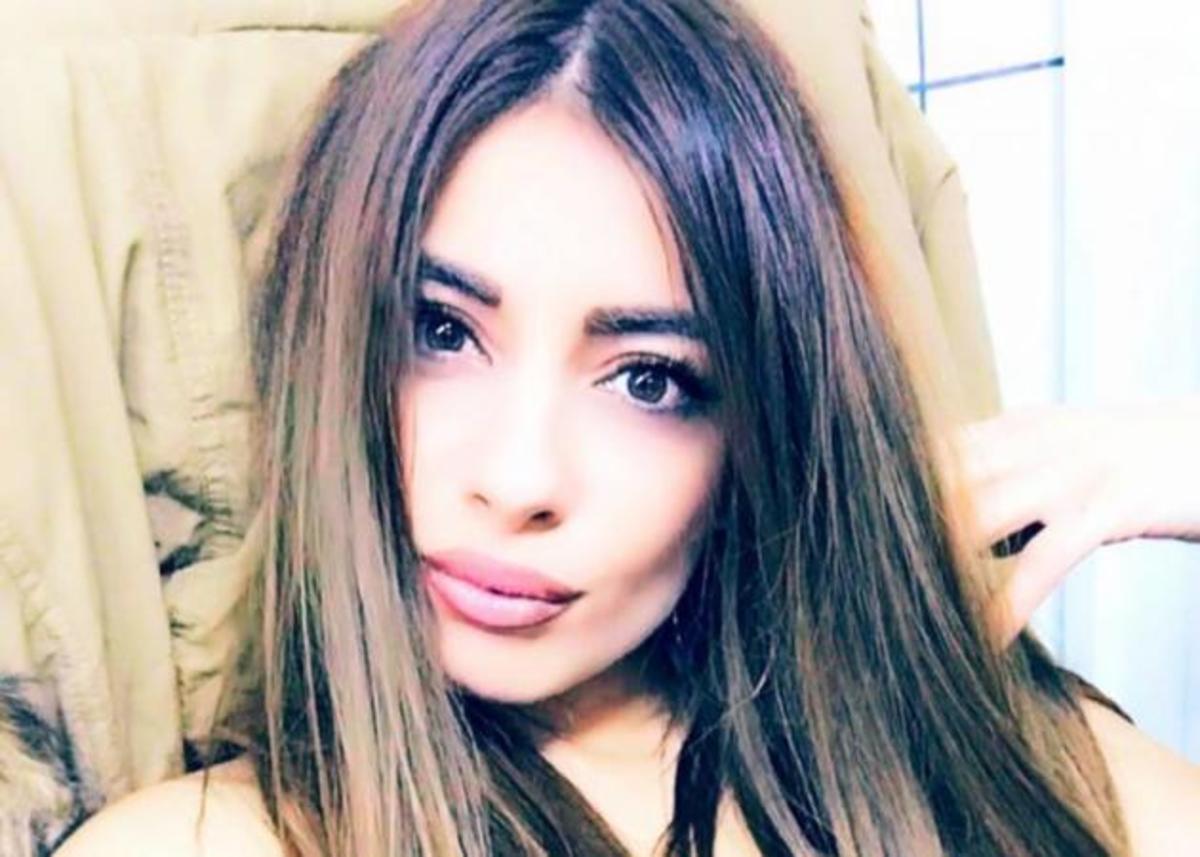 Mε αναπηρικό καροτσάκι έφτασε στον Πειραιά η Μίνα Αρναούτη μετά το εξιτήριο – ΦΩΤΟ