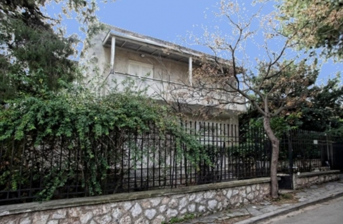 Στο σφυρί για 1,8 εκατ. ευρώ η βίλα Μινέικο από την οικογένεια Παπανδρέου