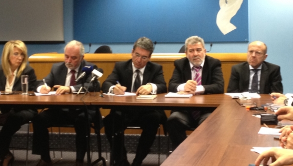 Ένταση και… μπηχτές στη σύσκεψη για τα φάρμακα