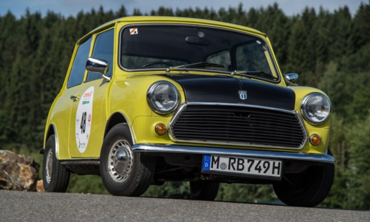 To Mini του Mr. Bean σε αγώνα κλασσικών αυτοκινήτων