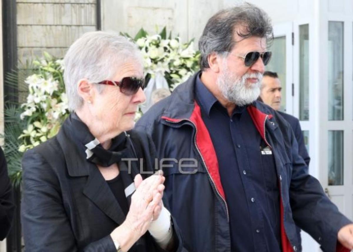 Συντετριμμένη η σύζυγός του Γιάννη Βόγλη – Το τελευταίο αντίο στον σπουδαίο ηθοποιό