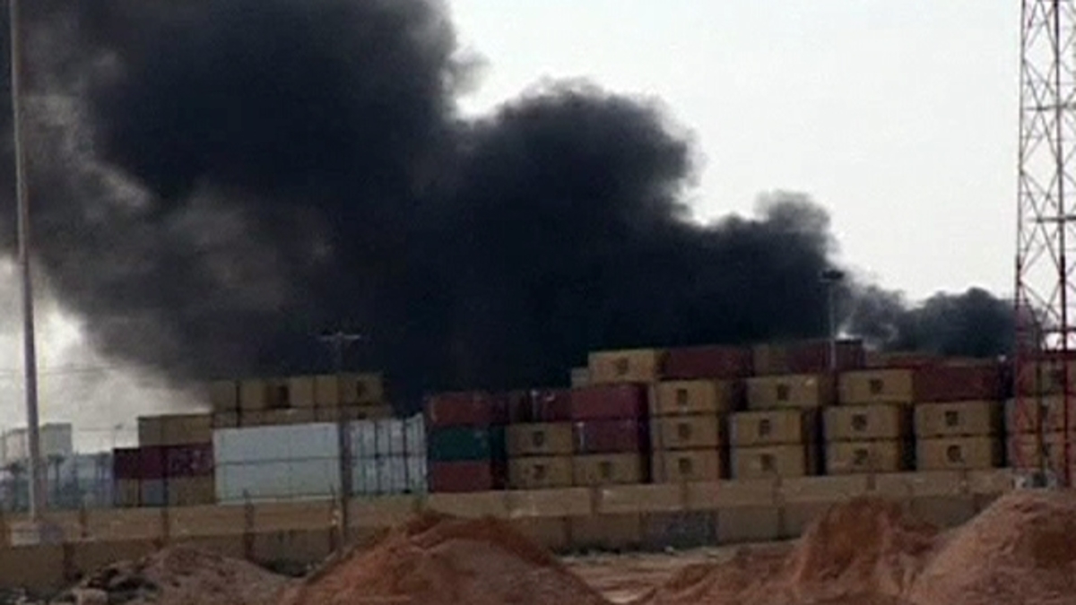 Αγριοι βομβαρδισμοί του λιμανιού στη Μιζράτα απο δυνάμεις του Καντάφι