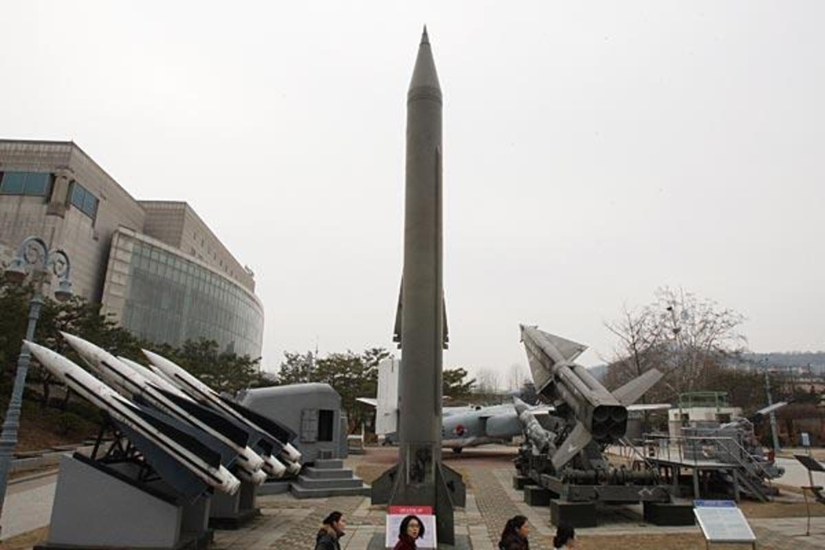 Β. Κορέα: Νέο πύραυλο μεγάλου βεληνεκούς κατασκευάζει η Πιονγκγιάνγκ