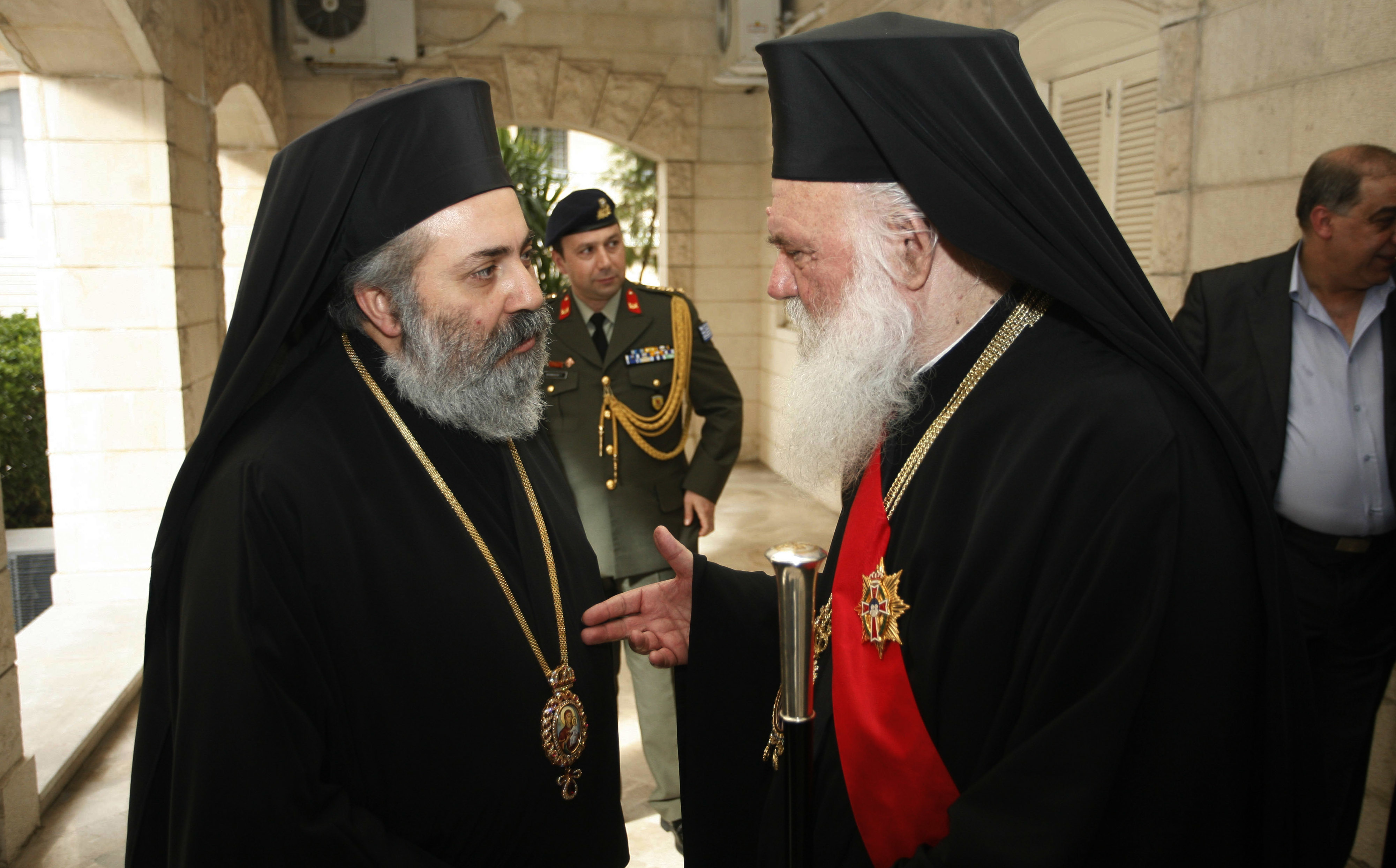 Αγνοείται η τύχη του Μητροπολίτη Χαλεπίου – Δηλώσεις Αβραμόπουλου για την απαγωγή, στη σύνοδο του ΝΑΤΟ
