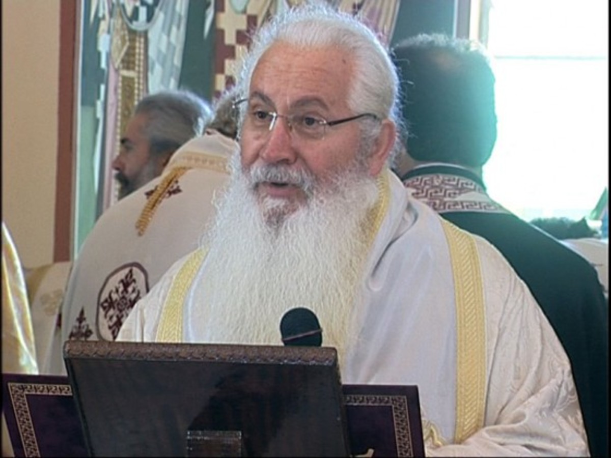 Στο μπλόκο των αγροτών βρέθηκε ο μητροπολίτης Θηβών