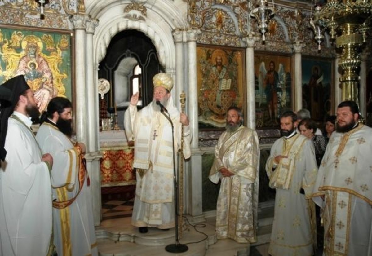 Ο μητροπολίτης Χαλκίδος απαγόρευσε τους στολισμούς στις Βαπτίσεις