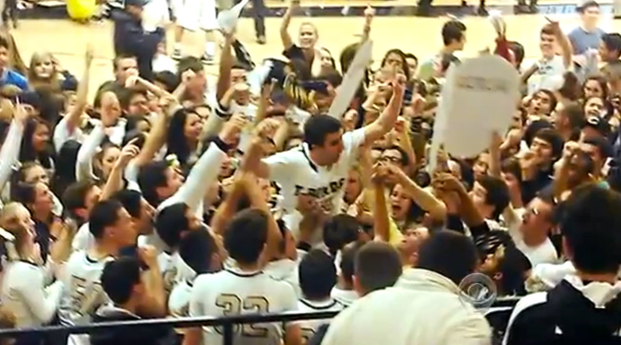 Μαθήματα ανθρωπιάς: Έδωσε ασίστ σε αντίπαλο για να σκοράρει! (VIDEO)