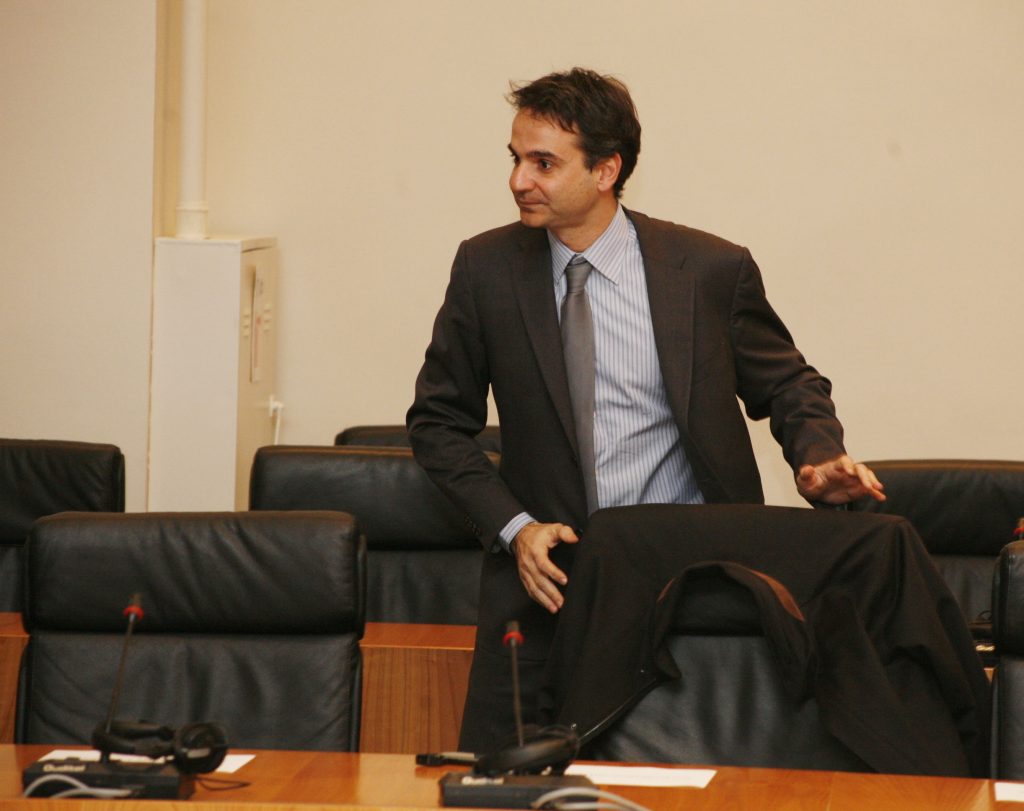 ΦΩΤΟ AΡΧΕΙΟΥ EUROKINISSI - Ο Κυριάκος Μητσοτάκης στο γραφείο του