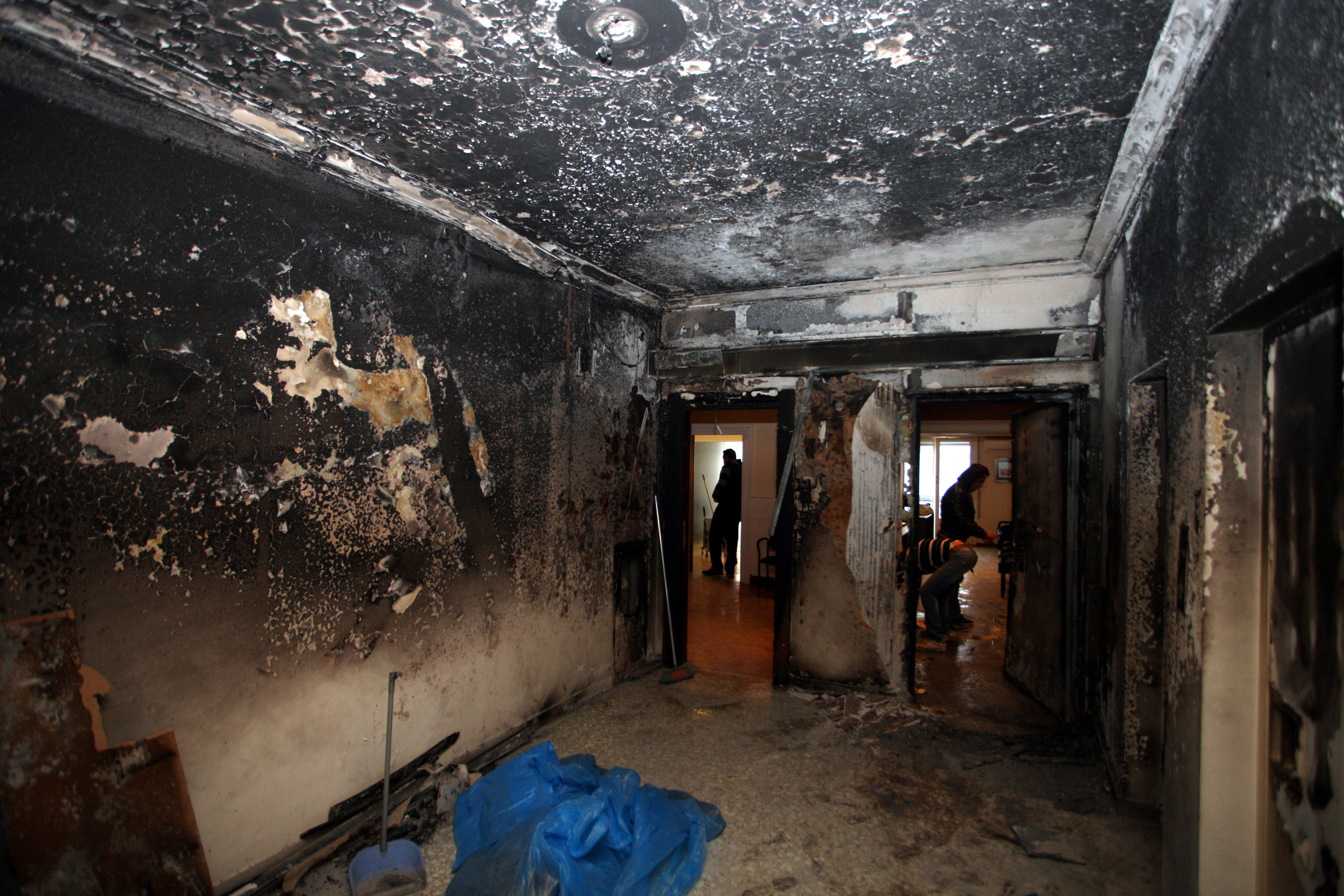 Μεγάλες καταστροφές από την έκρηξη στο γραφείο Μιχελάκη – ΦΩΤΟ