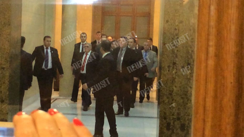 Η στιγμή της άφιξης των χρυσαυγιτών στην Βουλή – Τι έκανε ο Χρήστος Παππάς – ΦΩΤΟ και ΒΙΝΤΕΟ