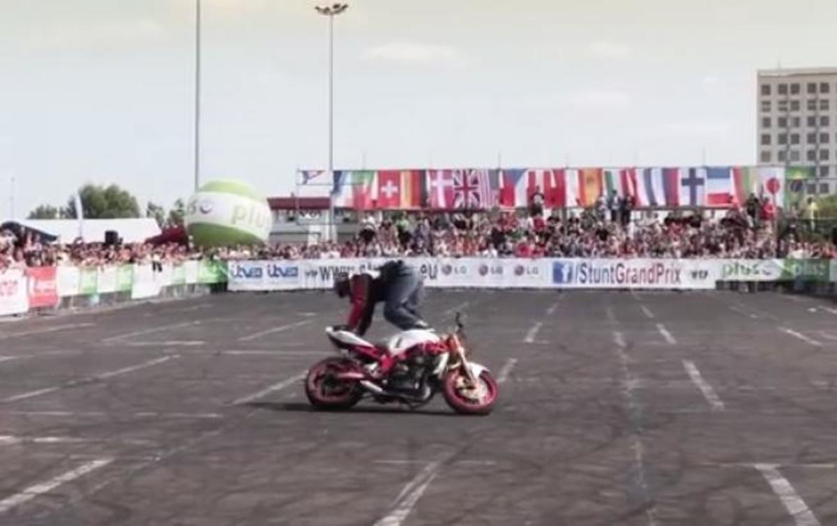 Απίστευτα κόλπα με την μηχανή!