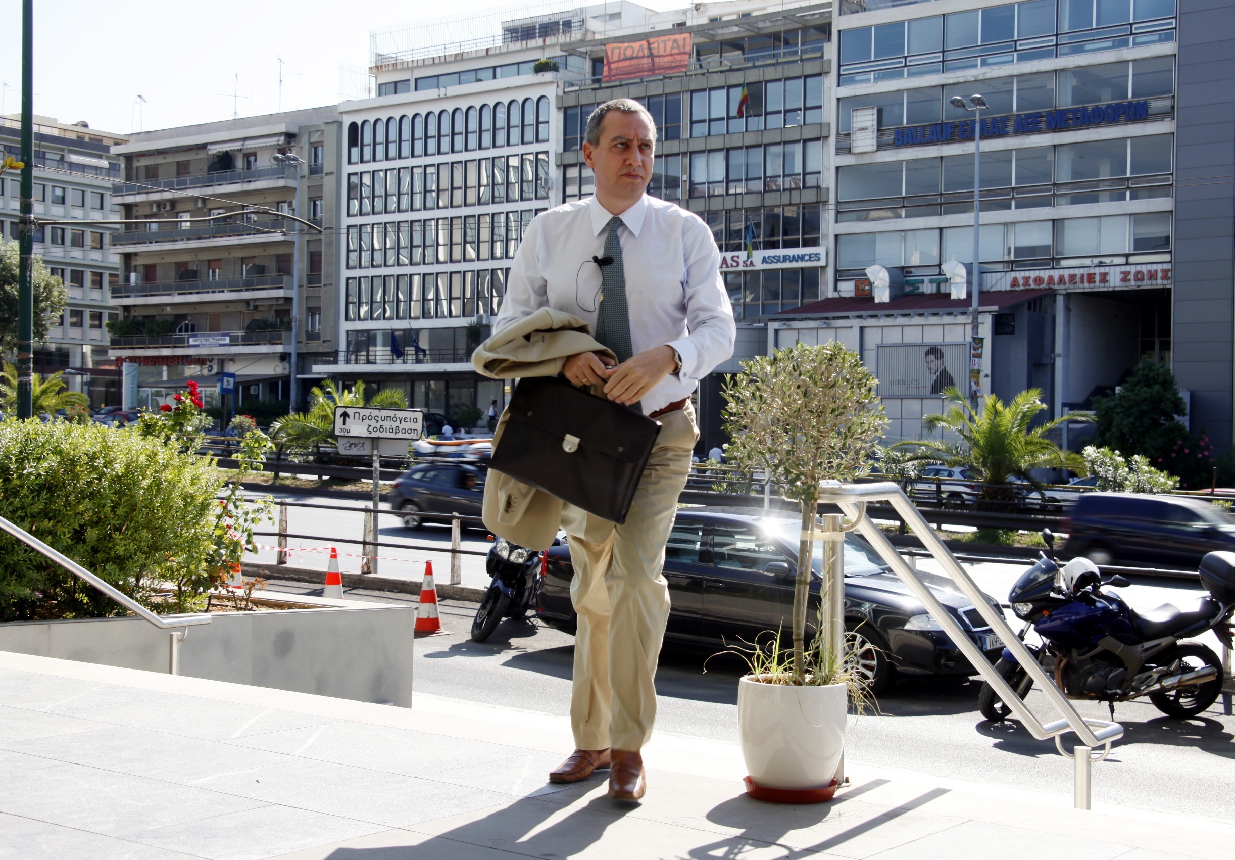 ΝΔ: Οι προσλήψεις στο δημόσιο παραβιάζουν το νόμο και το Σύνταγμα