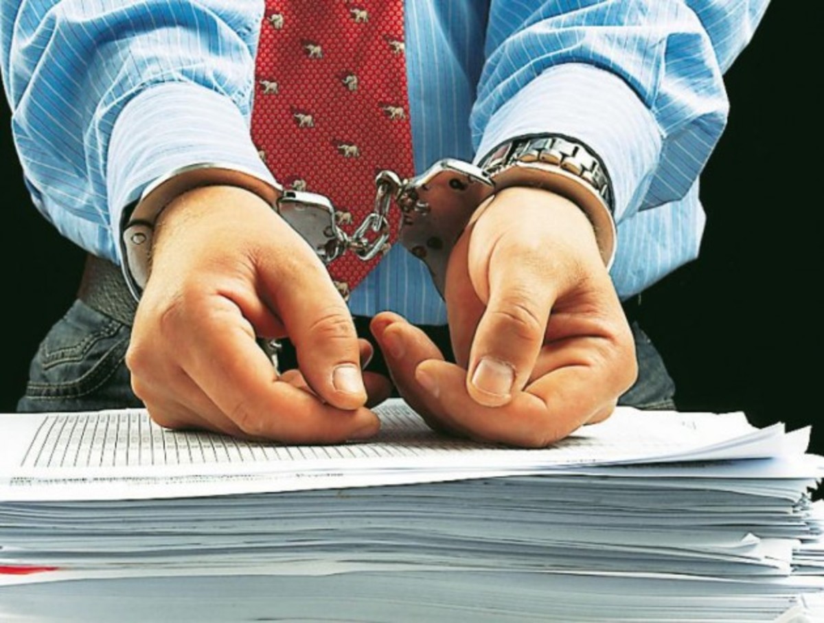 1 δις μίζες για εξοπλισμούς σε 15 χρόνια – 153 εκατομμύρια μοίρασε ο Ευσταθίου