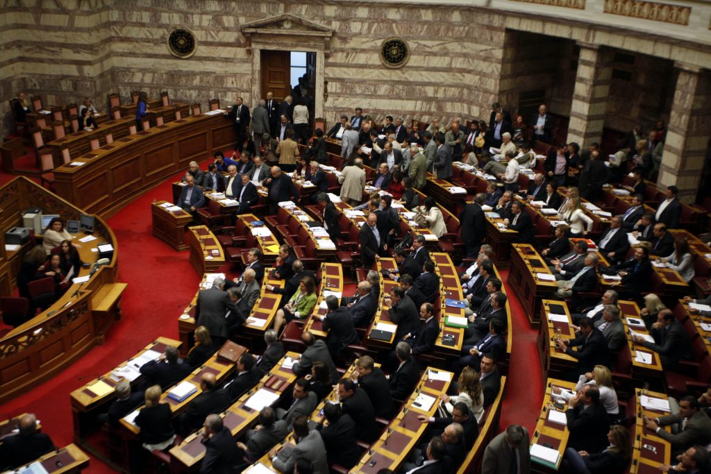 Πέρασαν τα μέτρα με 153 ψήφους – Βαρύ πλήγμα για την κυβέρνηση