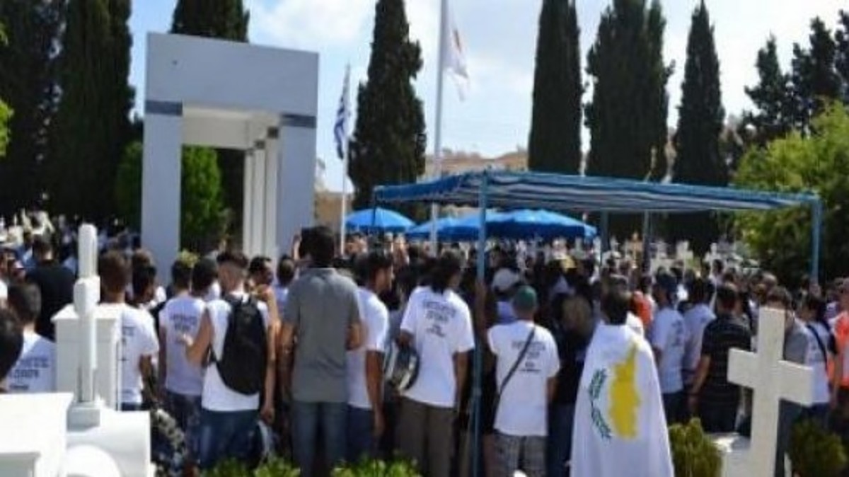 Τραμπουκισμοί από χρυσαυγίτες στο μνημόσυνο των Ισαάκ και Σολωμού