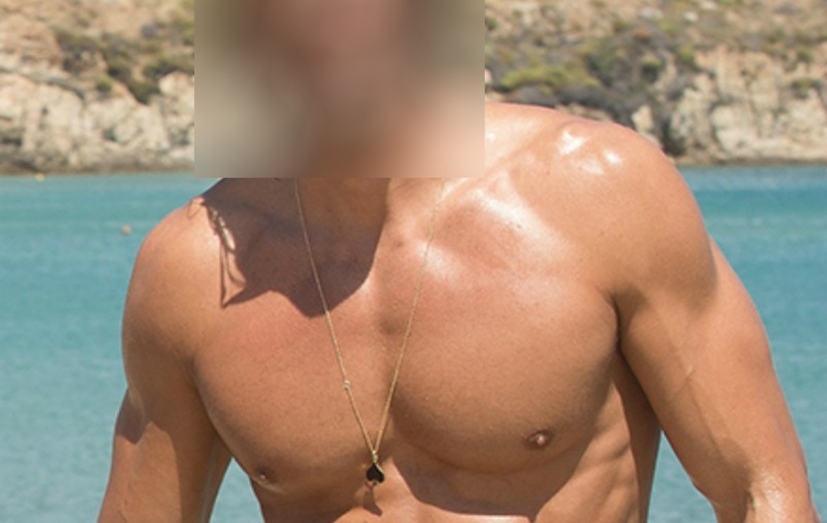 Πασίγνωστος Έλληνας: «Έχω κάνει έρωτα περίπου με τέσσερις χιλιάδες κοπέλες»