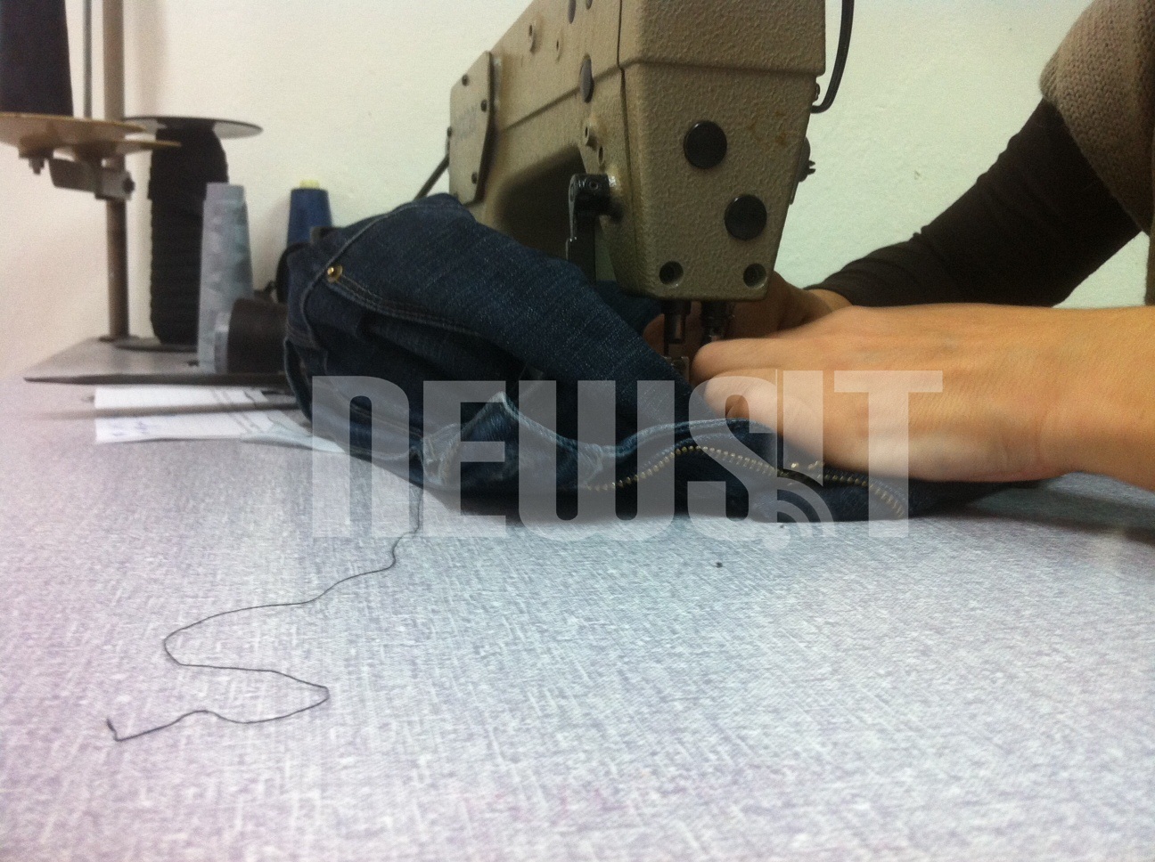 Η κρίση στέλνει τους Έλληνες στον τσαγκάρη και τη μοδίστρα με … βερεσέ!