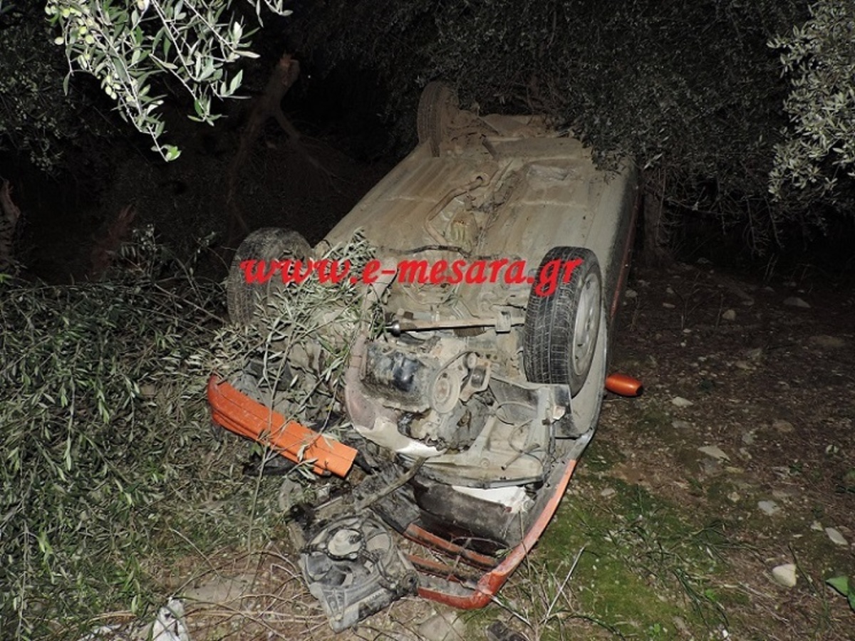 Αυτοκίνητο τούμπαρε και έπεσε σε χαράδρα με ελιές (ΦΩΤΟ)