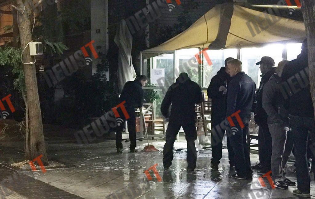 Γυαλιά – καρφιά το Μοναστηράκι! Έλληνες αντιφασίστες και Γερμανοί ακροδεξιοί έπαιξαν άγριο ξύλο – Πέντε τραυματίες