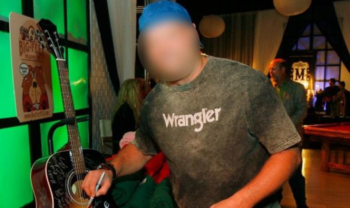 Βαρύ πένθος για διάσημο τραγουδιστή – Πέθανε ο 19χρονος γιος του