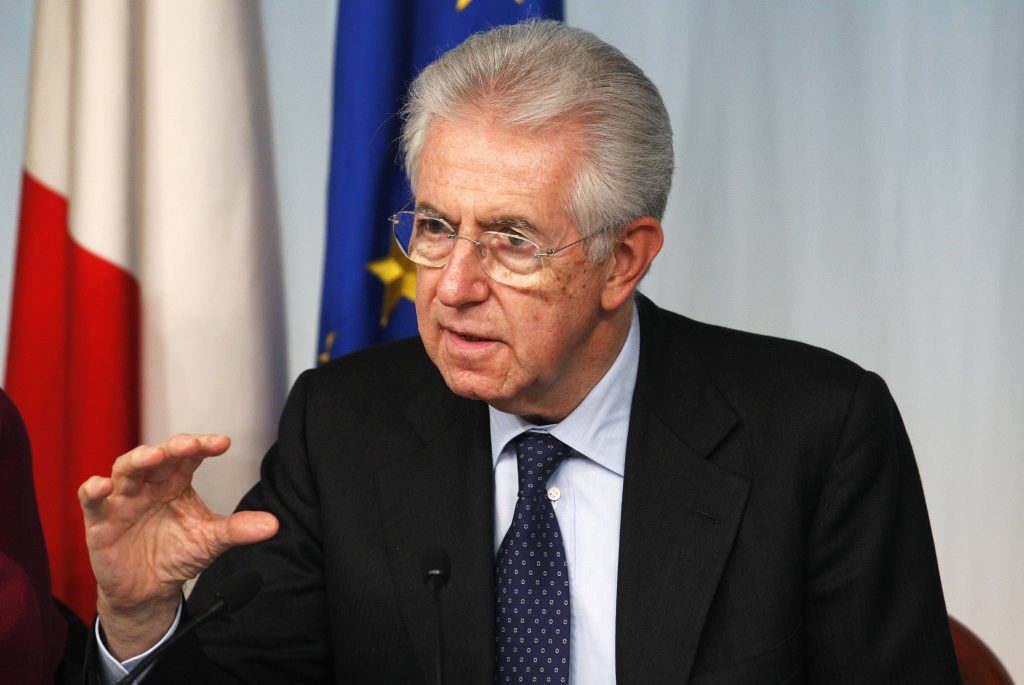 Η κυβέρνηση Μόντι απειλείται από τα σχέδια του Μπερλουσκόνι