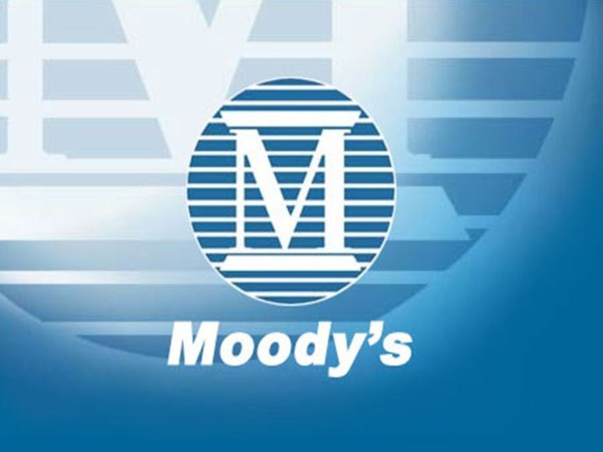 Moody΄s: Παραμένει μη βιώσιμο το ελληνικό χρέος