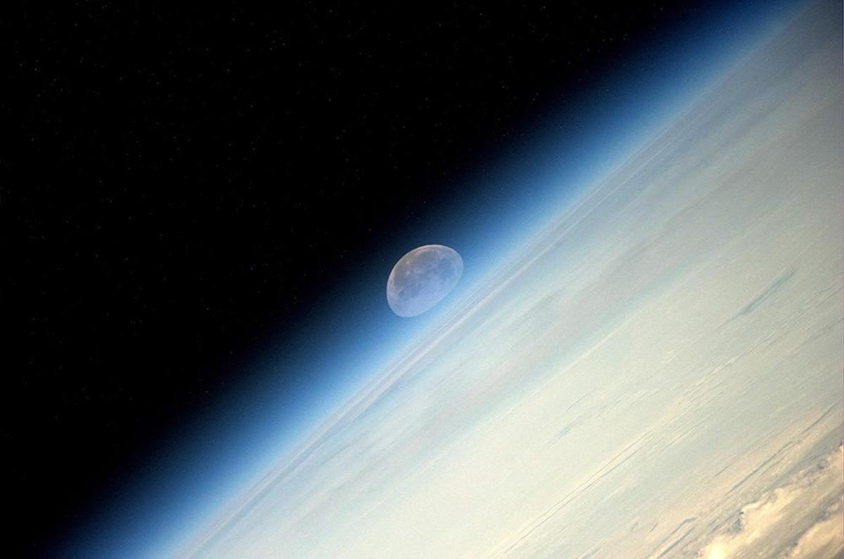 Η πανσέληνος από το διάστημα – Υπέροχες φωτογραφίες