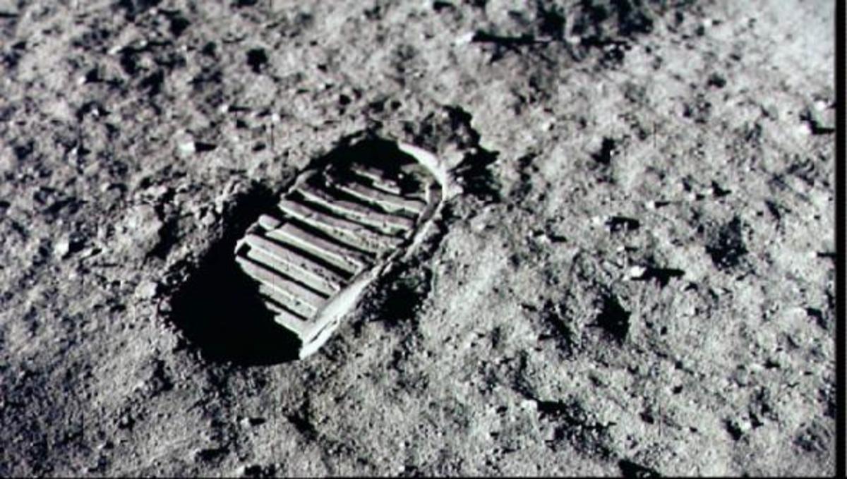 Αυτό είναι το ψηφιακά επεξεργασμένο βίντεο από την πρώτη “βόλτα” στο φεγγάρι!