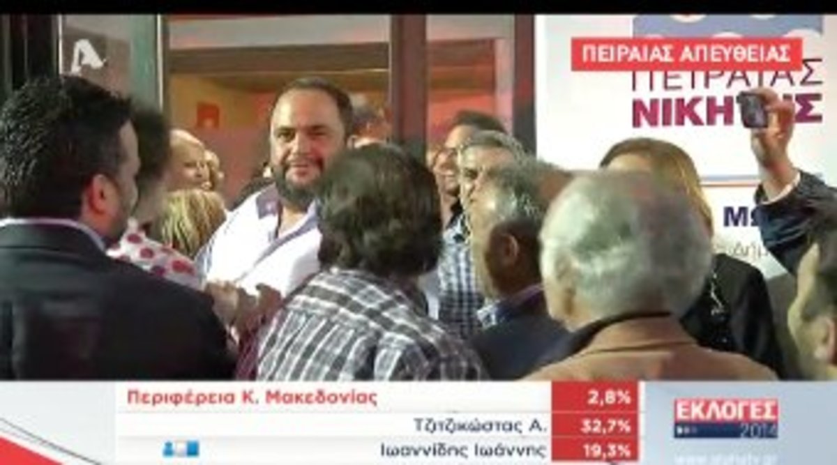 Μαρινάκης σε εκλογικό κέντρο Μώραλη