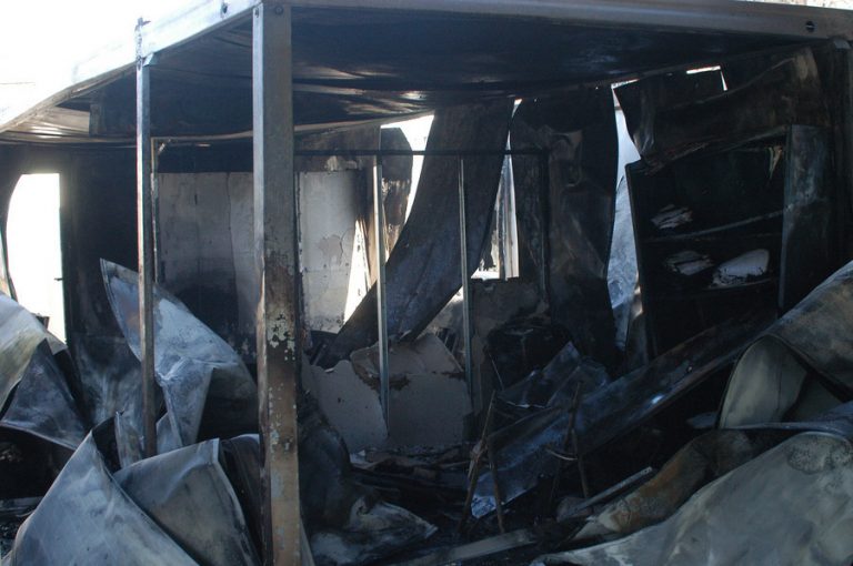 Έσβησε η φωτιά στη Μόρια – Ζημιές στους οικίσκους της Υπηρεσίας Ασύλου [pics, vid]